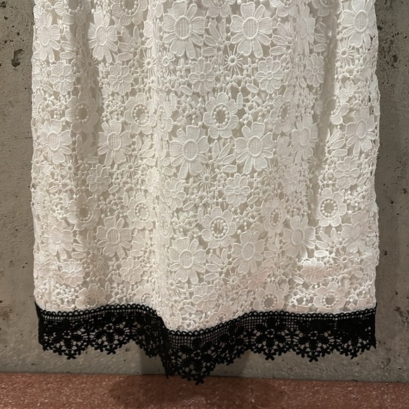 Anthropologie Shani White Lace Dress W/ Black Lace Accents Size - 6 - Picture 3 of 10